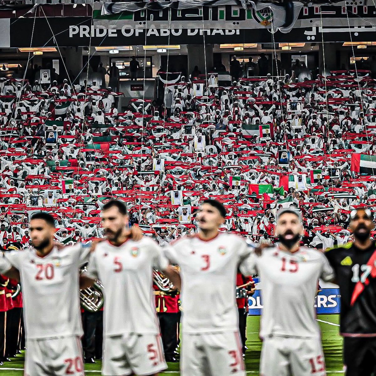 بعد اللي شفته من تقليل على نشيد منتخب عربي مثل الامارات والله انبسطت ويستاهلون الفرحه هذي نهاية تقلل من منتخب عربي دعسوهم دعس

كفو والله عيال زايد 🇦🇪❤️