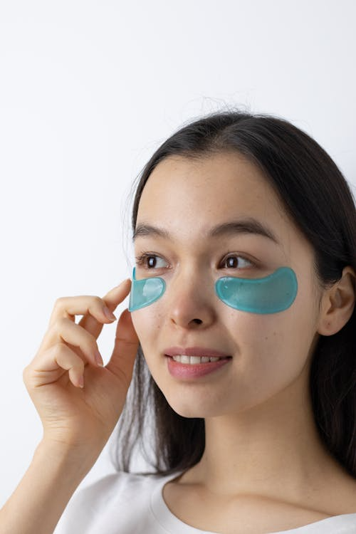 vitalbeautyneed's tweet image. It’s Eye Patch Friday💛
A quick refresh for tired eyes before the weekend 
hits😍.
🛍️Shop Now – vitalbeautyneeds.com

#EyePatchFriday #SkincareEssentials #Depuffing #GlowReady #UnderEyePatches #SkincareDaily
