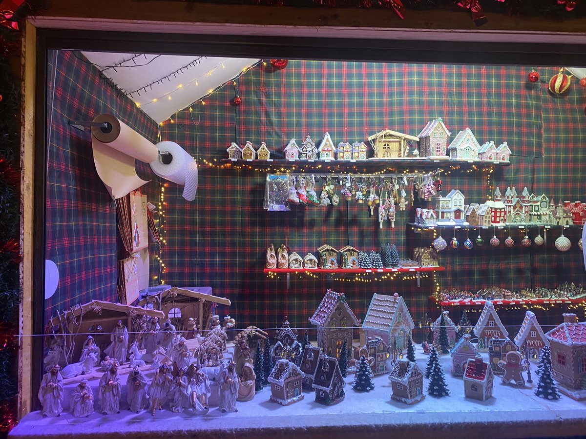 Découvrir les festivités de « Soleils d’hiver » à <a href="/Angers/">Ville d'Angers</a> , se promener au marché de Noël #Angers au Jardin du Mail et déambuler entre les nombreux chalets qui nous offrent la magie de Noël 🎅🎄🎁🧁🍦🎶