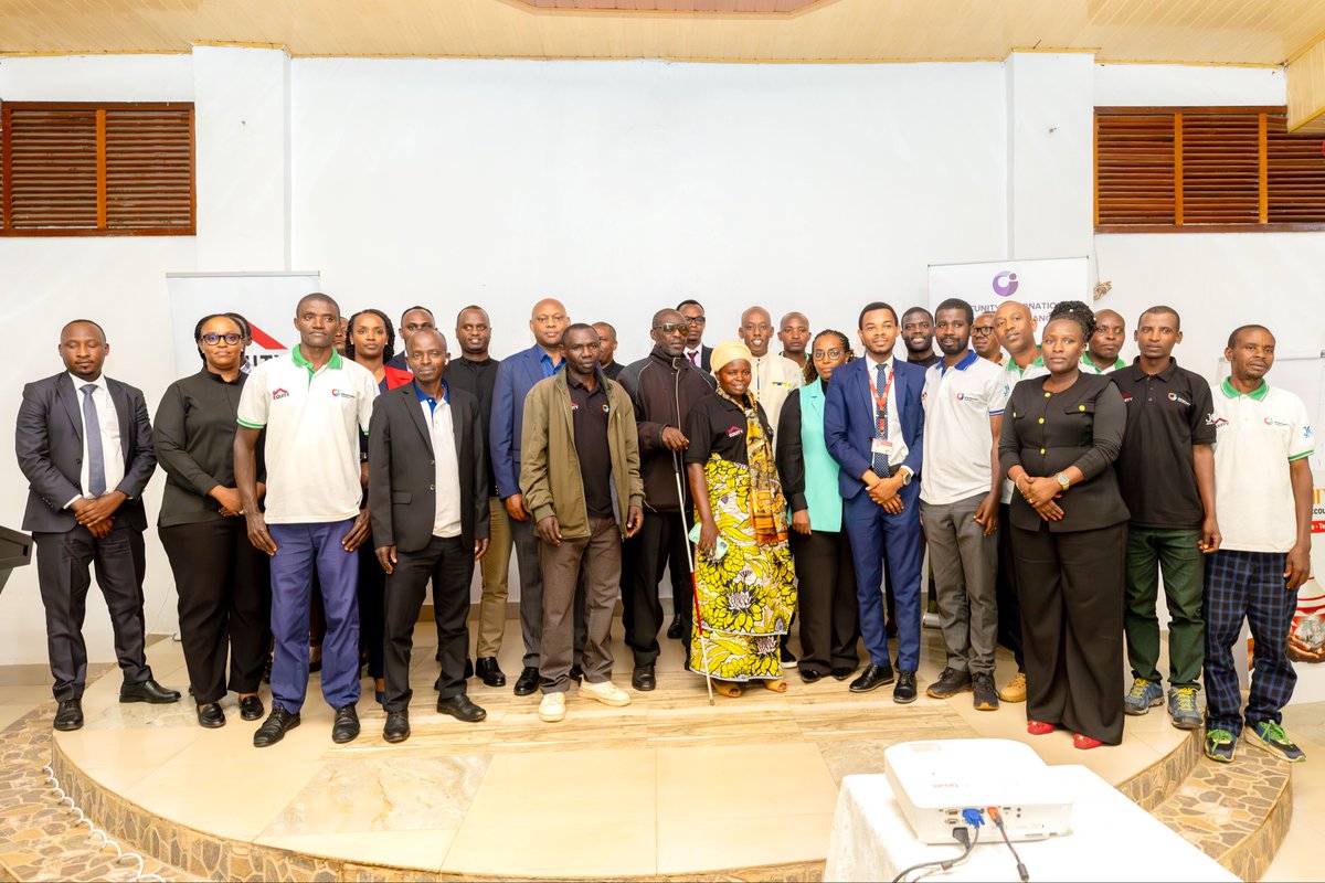 RwEquityBank's tweet photo. Umuyobozi Mukuru wa Equity Bank Rwanda, Namara Hannington, yashimye abitabiriye uyu munsi w’amateka, yizeza ko izakomeza kuba umufatanyabikorwa ukomeye mu iterambere ry’abaturage bo muri Huye no mu gihugu cyose. Banki yiyemeje gukomeza gutanga serivisi z’imari zirimo kwizigama, inguzanyo, ishoramari n’ikoranabuhanga, ikanashyigikira ibikorwa by’akarere birimo uburezi n’imishinga y’iterambere. 

Yaboneyeho no gushimira Opportunity International Agriculture Finance ku bufatanye bwubaka ubukungu bw’abaturage, hanyuma yifuriza abitabiriye bose Noheli Nziza n’Umwaka Mushya Muhire wa 2026. 

#Ikimina #EquityBankRwanda #Kuzigama #Inguzanyo #NdiUmunyamuryango