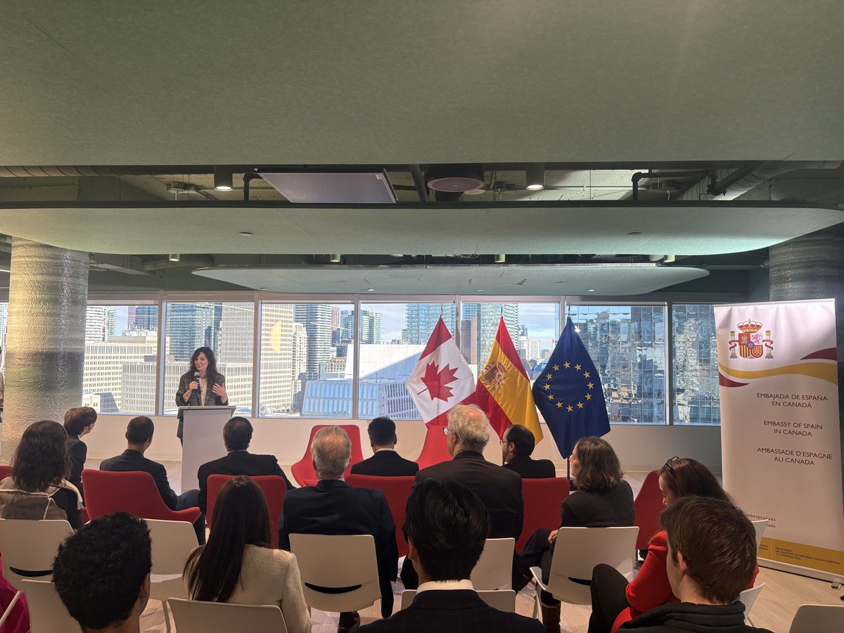 EmbEspCanada's tweet photo. IA y  artes audiovisuales - gracias https://t.co/qMoby7s4B9 - y el testimonio de nuestros científicos en 🇨🇦 han estado en el centro del acto en #Toronto de la Asociación de Científicos Españoles en Canadá.
AI and audiovisual arts – thanks to https://t.co/qMoby7s4B9 – and the testimony of our scientists in 🇨🇦 have been at the center of the event in #Toronto organized by the Association of Spanish Scientists in Canada.