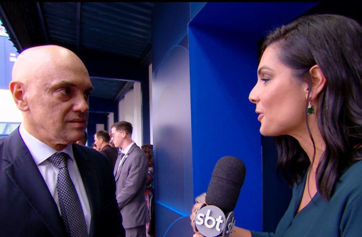 sbtnews's tweet photo. ➡️'Em era de desinformação, é fundamental ter um canal sério como o SBT News', diz Moraes

Ministro do STF também destacou o papel do jornalismo profissional; Alexandre de Moraes participa da cerimônia inauguração do novo canal de notícias do SBT #sbtnews 
https://t.co/57XPzfixOs https://t.co/cKfTwIeCXt