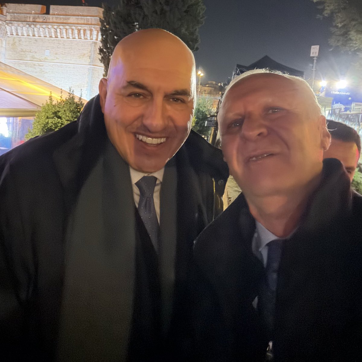 A #Atreju2025 il #Ministro <a href="/GuidoCrosetto/">Guido Crosetto</a>  dopo l’intervista di <a href="/marcotravaglio/">Marco Travaglio</a> si 
dedica a un #ragazzo #disabile.
#Umanità e #sensibilità un gesto che parla da sé! <a href="/Agenzia_Ansa/">Agenzia ANSA</a> <a href="/MediasetTgcom24/">Tgcom24</a> <a href="/SkyTG24/">Sky tg24</a> <a href="/Agenzia_Italia/">Agi Agenzia Italia</a> <a href="/TgrRai/">Tgr Rai</a> <a href="/Tg1Rai/">Tg1</a> <a href="/tg2rai/">Tg2</a> <a href="/Tg3web/">Tg3</a> <a href="/TgLa7/">Tg La7</a> <a href="/TgrRaiLazio/">Tgr Rai Lazio</a>. #Top