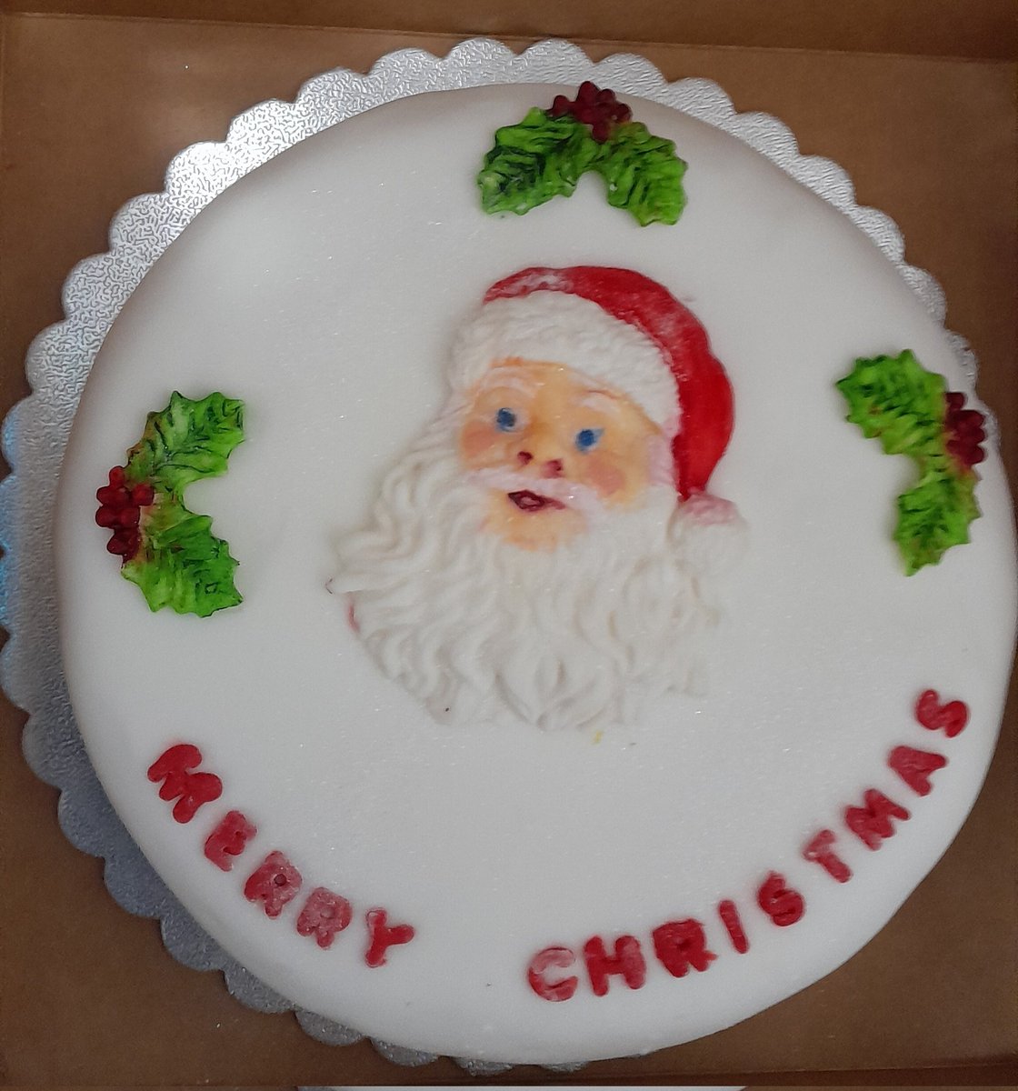 CakesMargaret's tweet photo. @CakesMargaret  a xmas cake I made  for charity, it contains 500ml of brandy. https://t.co/5q1qYrwUVM
