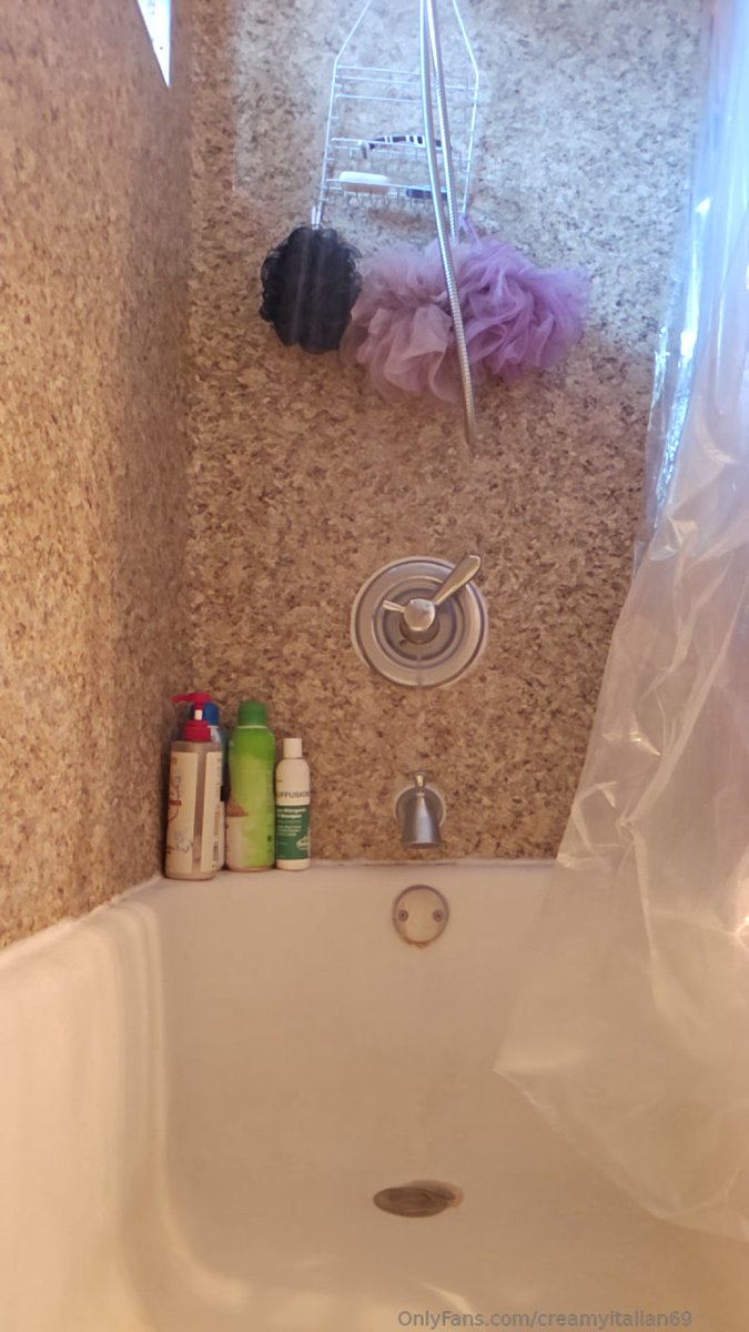 Creamy Italian is live now! onlyfans.com/creamyitalian6…