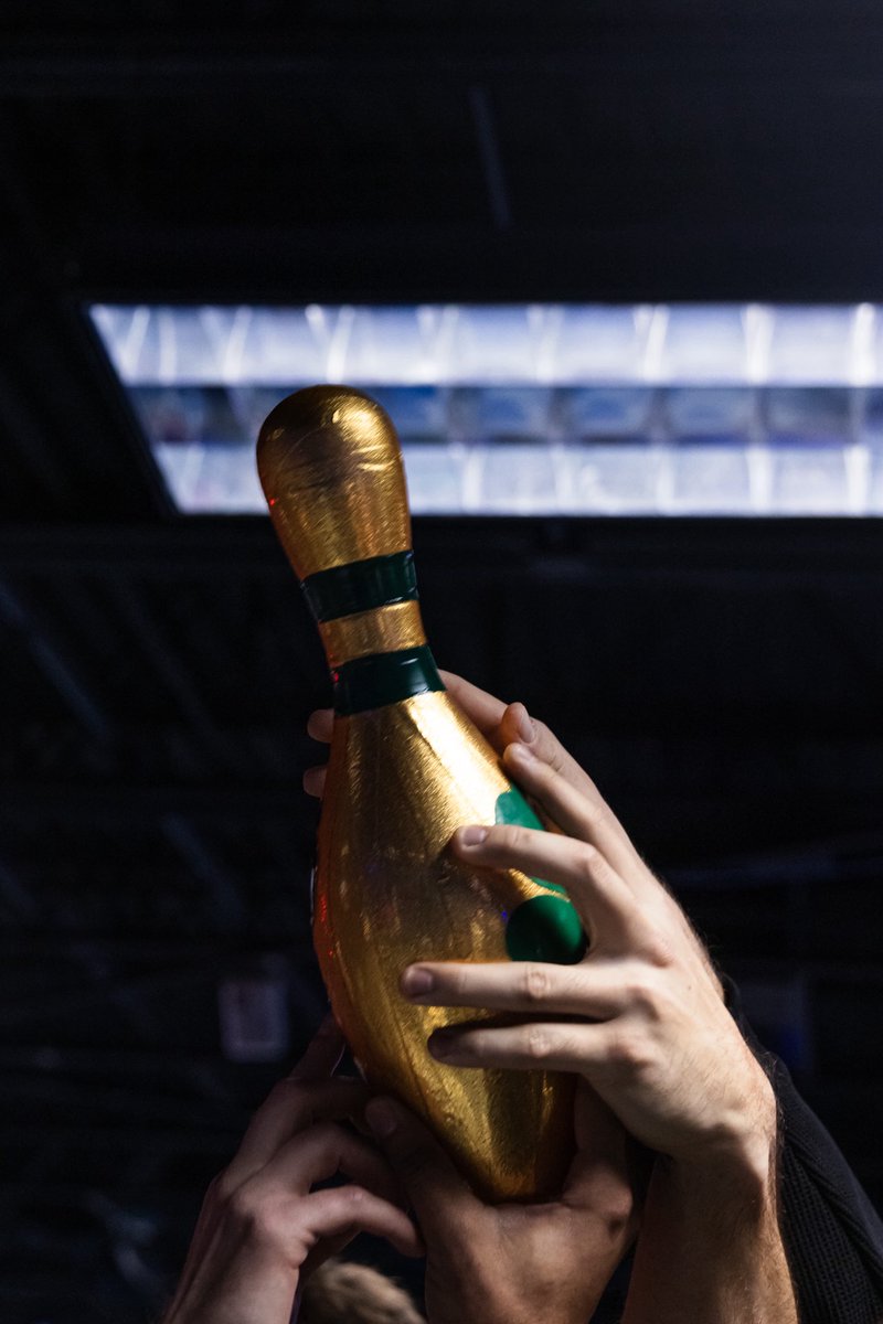 NDFootball's tweet image. Was a great day for some bowling ☘️

A chance to compete ✅
Opportunity to give back to South Bend ✅

Thank you Irish nation for joining our players, coaches and staff in donating to support our community 💚

#GoIrish☘️