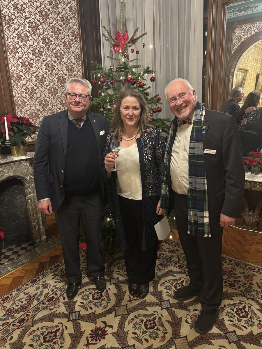 StrubAndreas's tweet photo. A new Rotary ICC  between Belgium/ Luxembourg and Romania/ Moldova 🇱🇺🇧🇪🇷🇴🇲🇩was signed in Brussels. The ceremony was kindly hosted by Ambassador Andreea PĂSTÂRNAC at her residence.
Bonnes fêtes de fin d’annee, prettige feestdagen, schöne Feiertage and best season’s greetings!🎄 https://t.co/wKnIdRsNYe