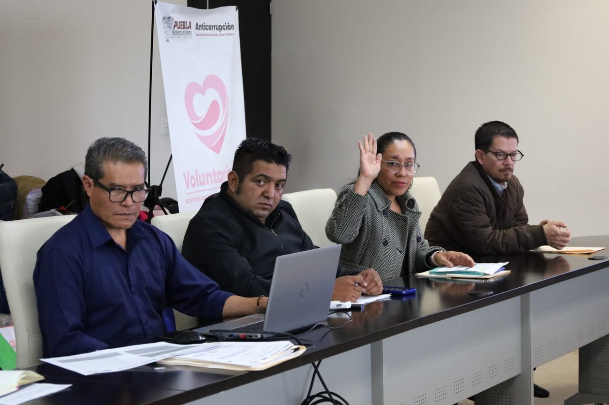BuenGobiernoPue's tweet photo. El titular @alespidio encabezó la 4ª Sesión Ordinaria del Comité de Control y Desempeño Institucional (COCODI) 📊📝, donde se analizaron los avances, estrategias y resultados que fortalecen el funcionamiento de la dependencia.

Todo este trabajo se realiza alineado a la visión del gobernador @armentapuebla_ 🌟, así como a la visión de la presidenta @Claudiashein, consolidando un @Gob_Puebla eficiente, transparente y con cero tolerancia a la corrupción 🛑⚖️.

#PorAmorAPuebla #PensarEnGrande