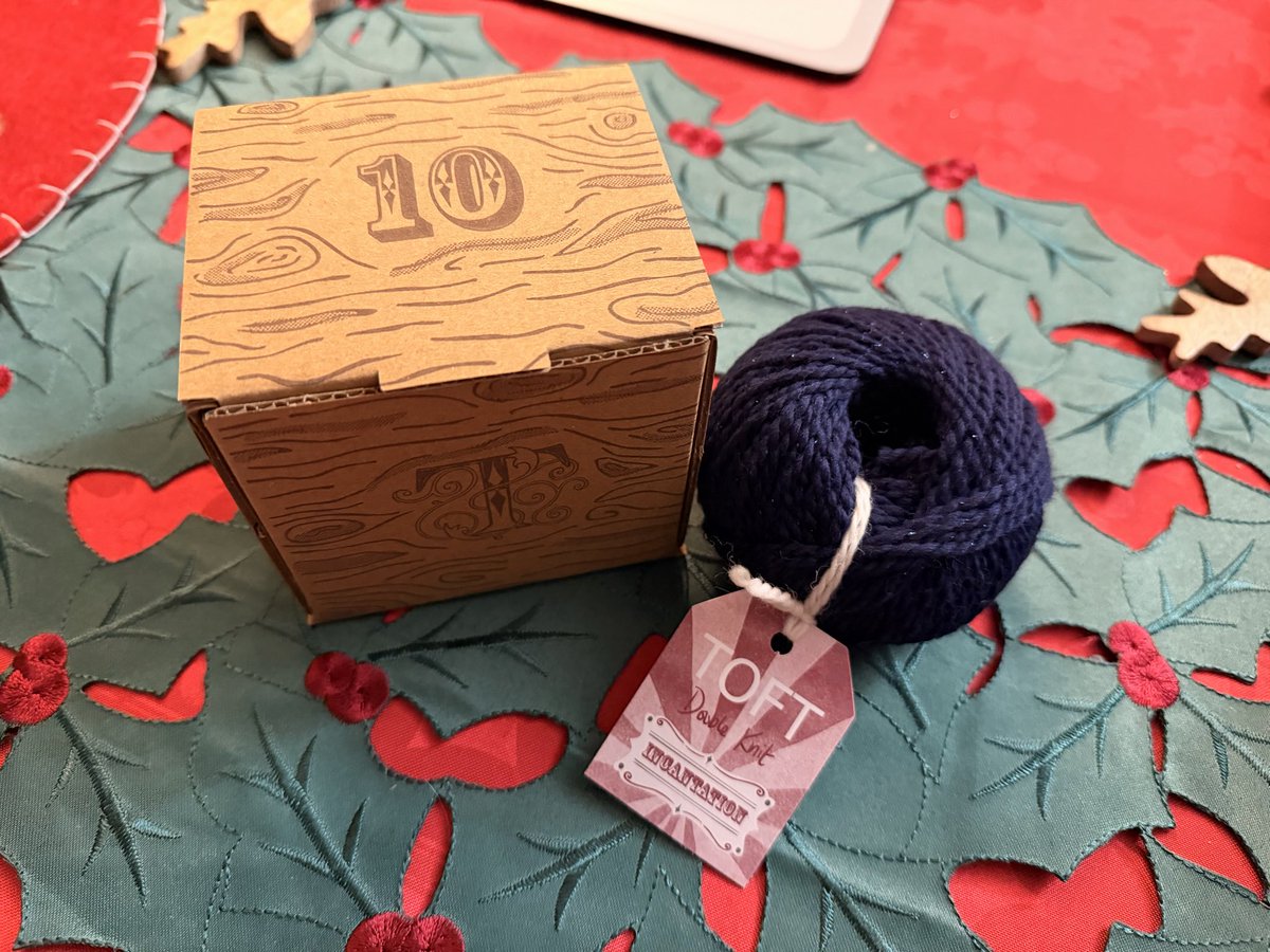NatCBrooks's tweet image. Advent day 9️⃣ &amp;amp; 1️⃣0️⃣ of my @bothythreads &amp;amp; @toft_uk calendars! Lovely little cross stitch &amp;amp; love the sparkly blue TOFT yarn! 🧶🪡🧵 ! 🥰🎄🎅🏼🦌
#craftynat83 #bothythreads #bothyadvent #toft #toftuk #edsmenagerie #edsadvent2025 #edscrochetalong #crochetalong #cal #crochetadvent