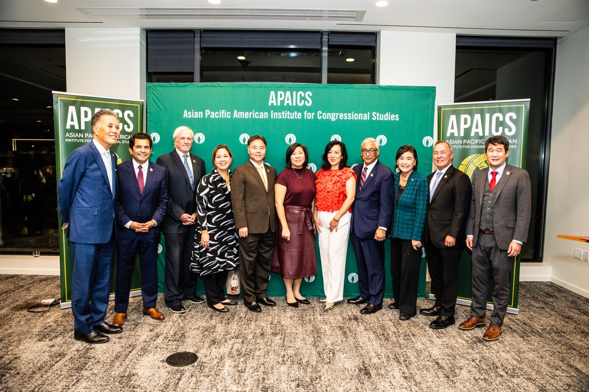 APAICS's tweet image. Another year, another APAICS Holiday Party! 🤩  Thank you to all the Members who joined us for this year's celebration, and to the National Association of Broadcasters for hosting us. ⭐️ Happy holidays!

#APAICSLeads #HolidayParty
