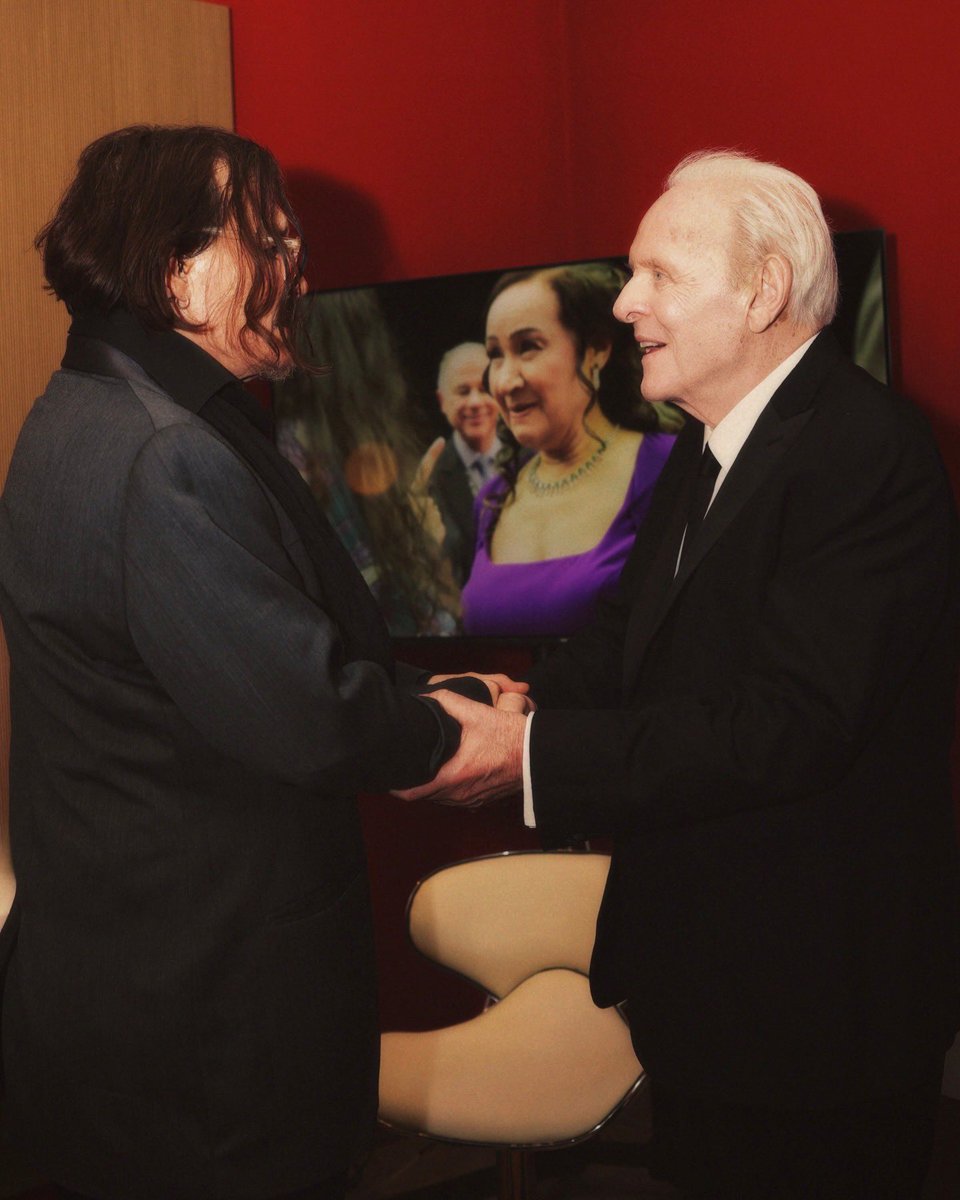 ReemDepp's tweet photo. More moments of the legends Johnny Depp and Anthony Hopkins 🫶🏻♥️🥰 in Jeddah, Saudi Arabia, on December 11, 2025.
(Photos by @ ranifawazofficial) https://t.co/9DXWx5c3Wq