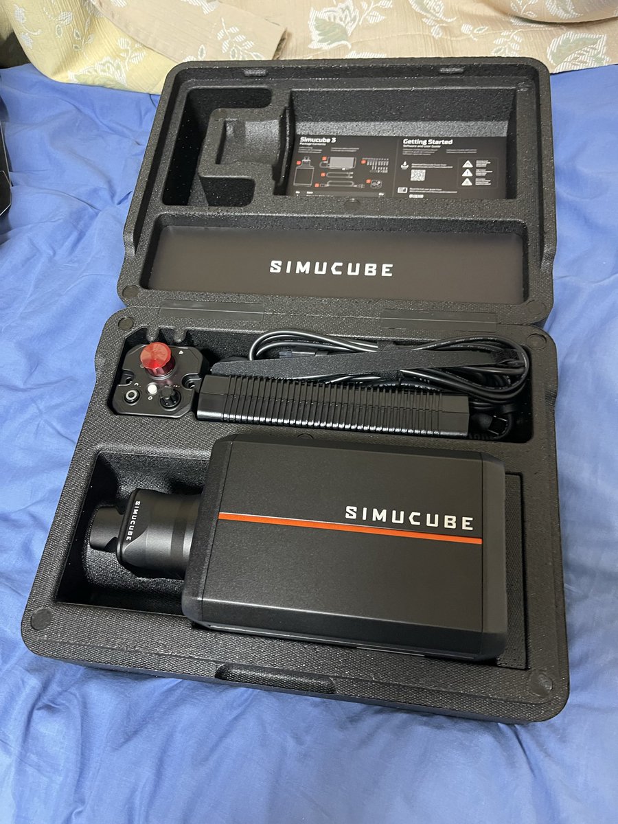 guts_game_7's tweet photo. #simucube
諸々解禁😅
FFB、きめ細かいね。
F1 25で試したのですが、ここでスピード上げたら危ないかなというのがイイ具合に掴みやすいかも。
70mmアダプタ取付する為にホイールベースのQR部を外そうとしたのですがネジ固くない?
ネジ穴舐めるの怖くてSC3用QRを使ってしまった😫 https://t.co/iSTfBEQyJp