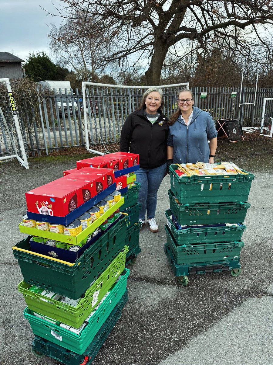 HaydockBand's tweet photo. For the third year running, we have raised funds from carolling within the community, and donated to St. Mark’s Food Pantry in Haydock 🎺

We’d like to thank our players for all their hard work in securing these funds to help provide supplies to the less fortunate - Thank you 🫶🏻 https://t.co/nRsZxOcYIx