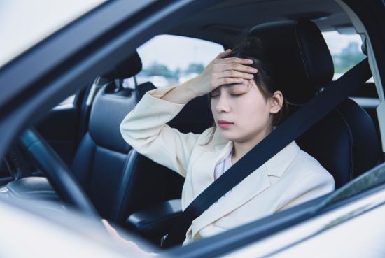 RoadSafeAtWork's tweet image. According to @ICBC 53% of impaired-related crashes happen over the weekend. If you’re headed out for some holiday cheer this weekend, you may make all the right choices behind the wheel, but others may not. Be extra aware on the roads. #GetHomeSafeBC