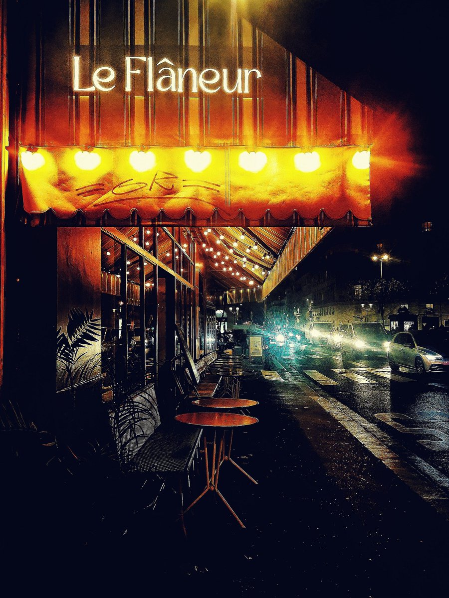 Aller chercher un tirage, en profiter pour capter les lumières de la nuit...