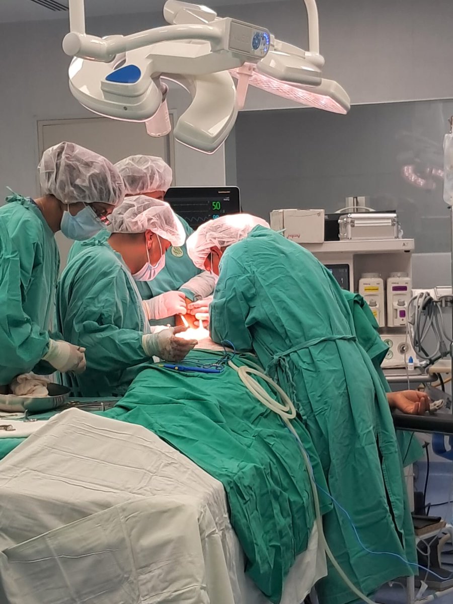 cns_paz's tweet photo. Tu fuerza y lucha contra el cáncer hacen que todo el personal, de salud y administrativos, de la Regional La Paz de la Caja Nacional de Salud (CNS), fortalezcan la atención médica, con equipos de última generación y profesionales de alta formación. https://t.co/tn1xooZ4ay