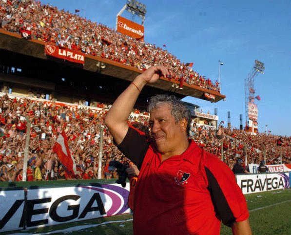 No se olviden nunca que éste tipo fue campeón en todos lados y sólo lloro cuando lo fue en Newell's. Eternamente gracias, ídolo.