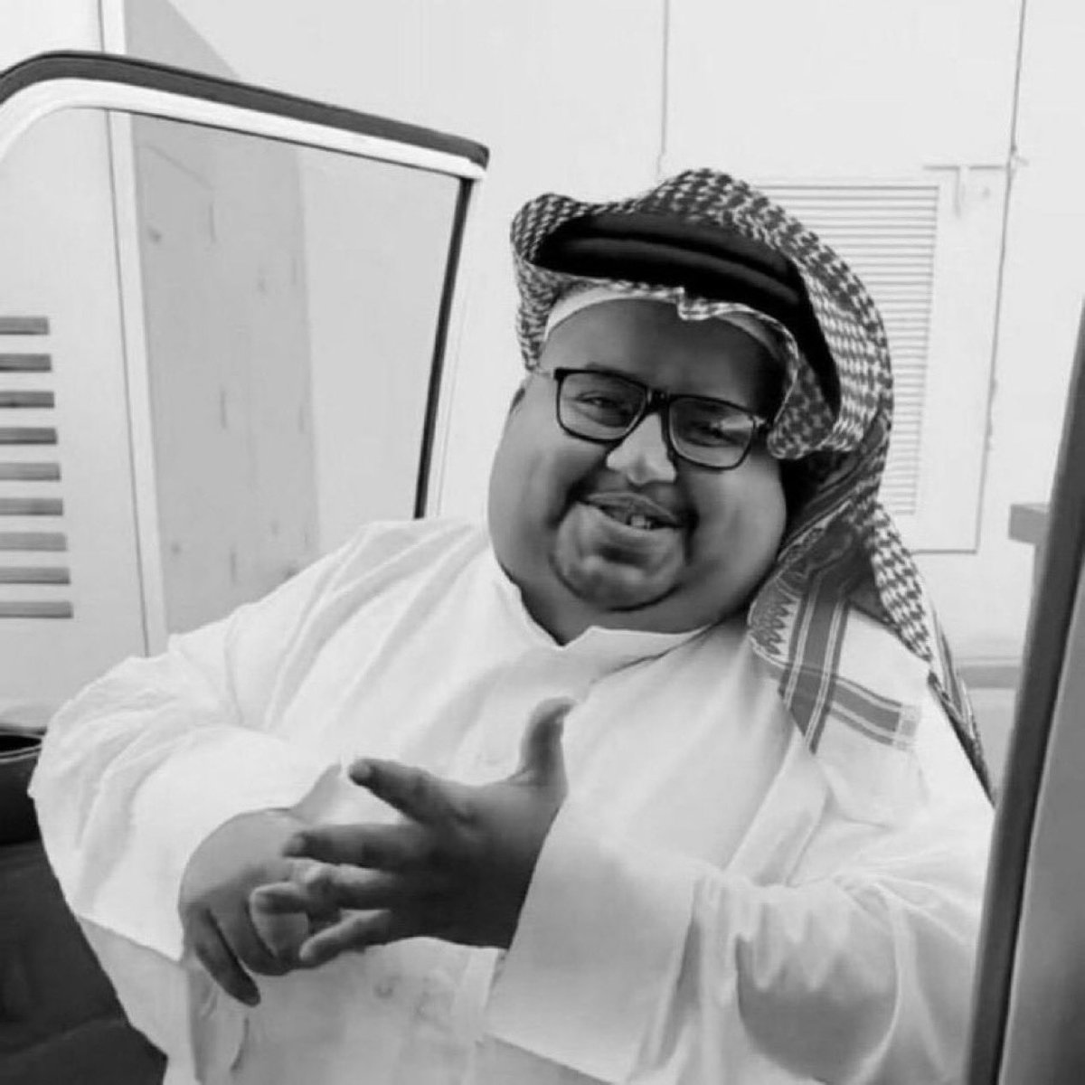 Kaffary_'s tweet photo. رحم الله عبدالله #ابو_مرداع وغفر له وأسكنه فسيح جناته، كان يرسم الابتسامة على الوجوه ويدخل البهجة إلى نفوس الناس، فاللهم أبدله بدار خير من داره وأكرم نزله.

خالص العزاء والمواساة لأهله وذويه وأصدقائه ومحبيه، إنا لله وإنا إليه راجعون. https://t.co/yD69VRLRST