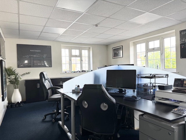 DBKProperty's tweet photo. Deal Done!  5,798 sq.ft. #Industrial unit within a short walk of #HighWycombe town centre #SOLD https://t.co/AR71CAcNI9
