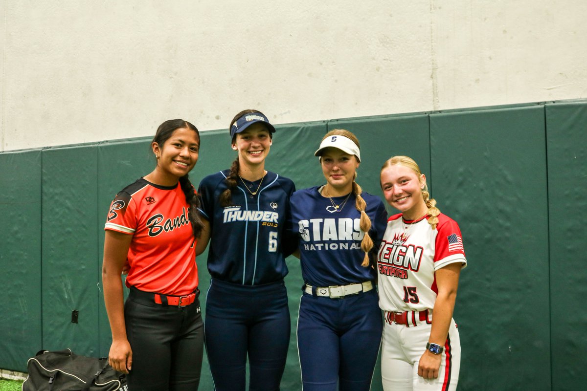 DDSBandEvents's tweet photo. Smiling because we’re getting closer to Summer 2026 camps 😎☀️ Registration opens in February… who’s ready? 🥎
#DiamondDirectionEvents #ConnectCamps #Summer2026 #NCAASoftball #recruiting https://t.co/jerx2UxPpm