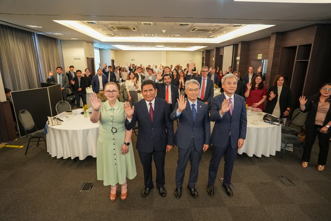 #NotaDePrensa | ¡Más tecnología para la acuicultura peruana! 🦐💻

El ministro de la Producción, César Quispe Luján, participó en el “Lanzamiento del futuro de la acuicultura inteligente y sostenible: el legado del Proyecto SAB”, donde se presentó SANISMART, una plataforma de Big