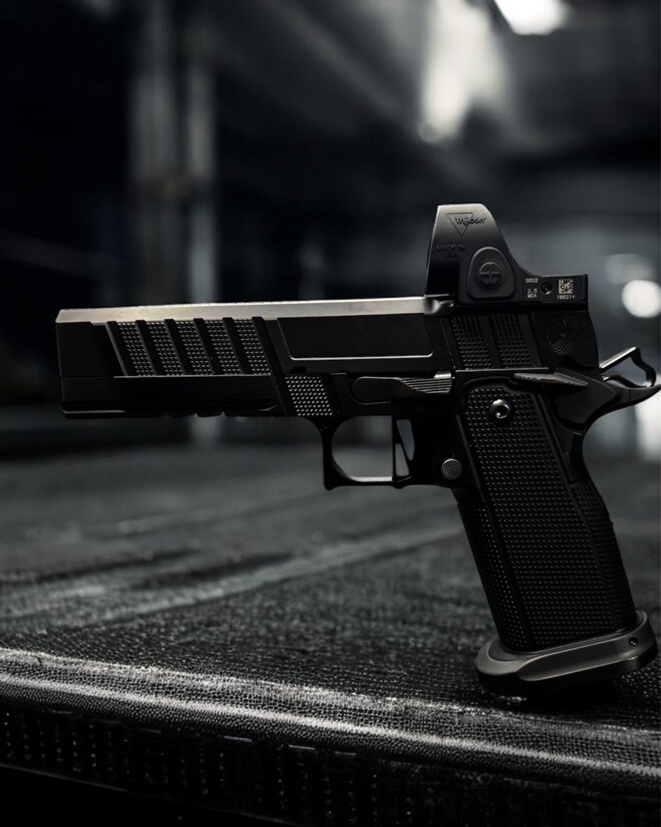 Cardinal_Arms's tweet photo. When ordinary won't cut it, reach for extraordinary. The G2 embodies the spirit of American craftsmanship, pushing boundaries with every shot. Ready to experience the next level? Shoot Cardinal. https://t.co/QcXilJWYsr