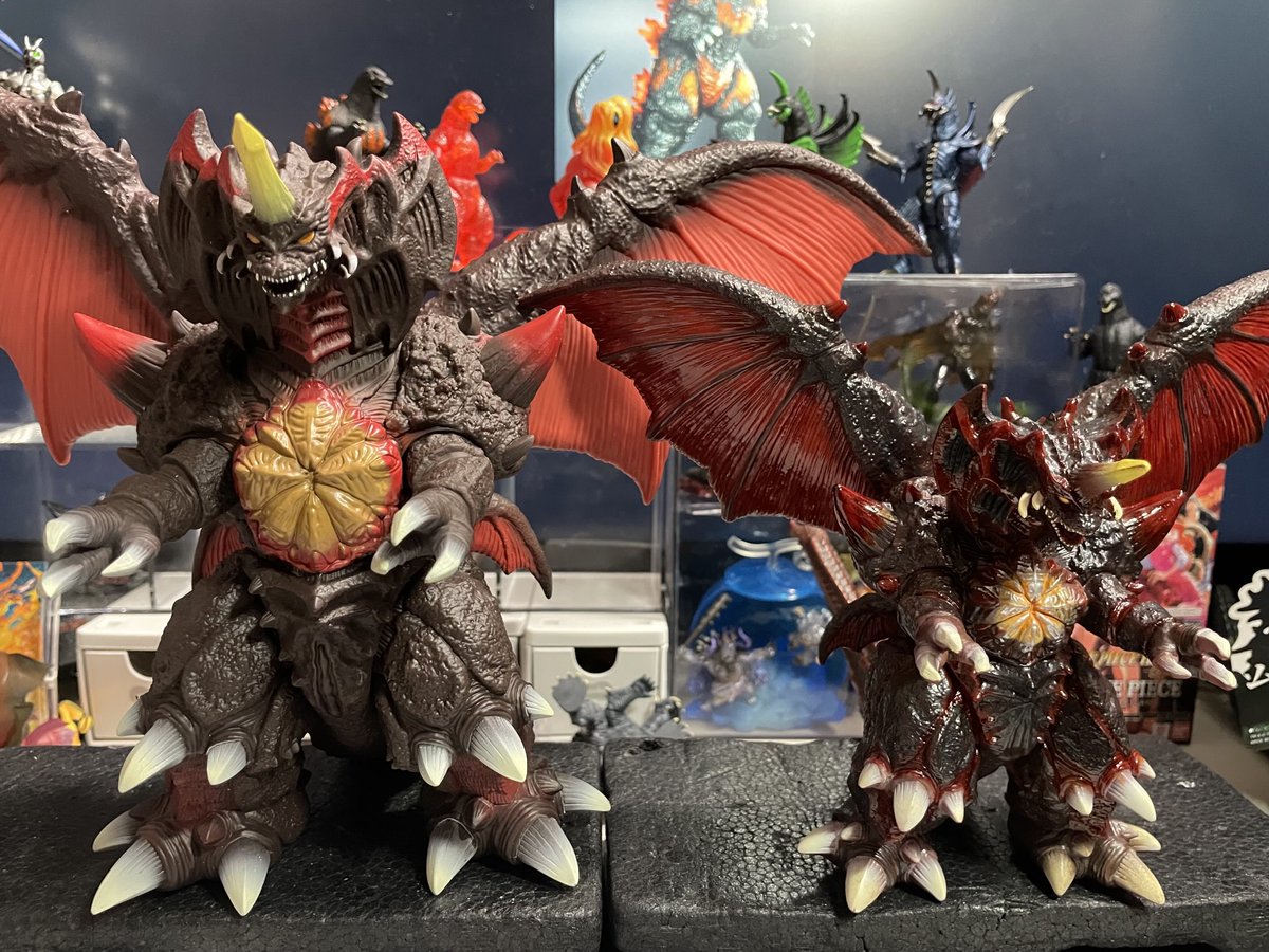 バージョン2と並べてみました😁バージョン2はリペイントしていますが