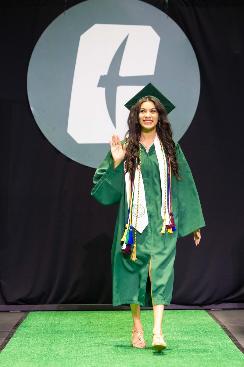 unccharlotte's tweet image. Niners, you did it! 💚🎓