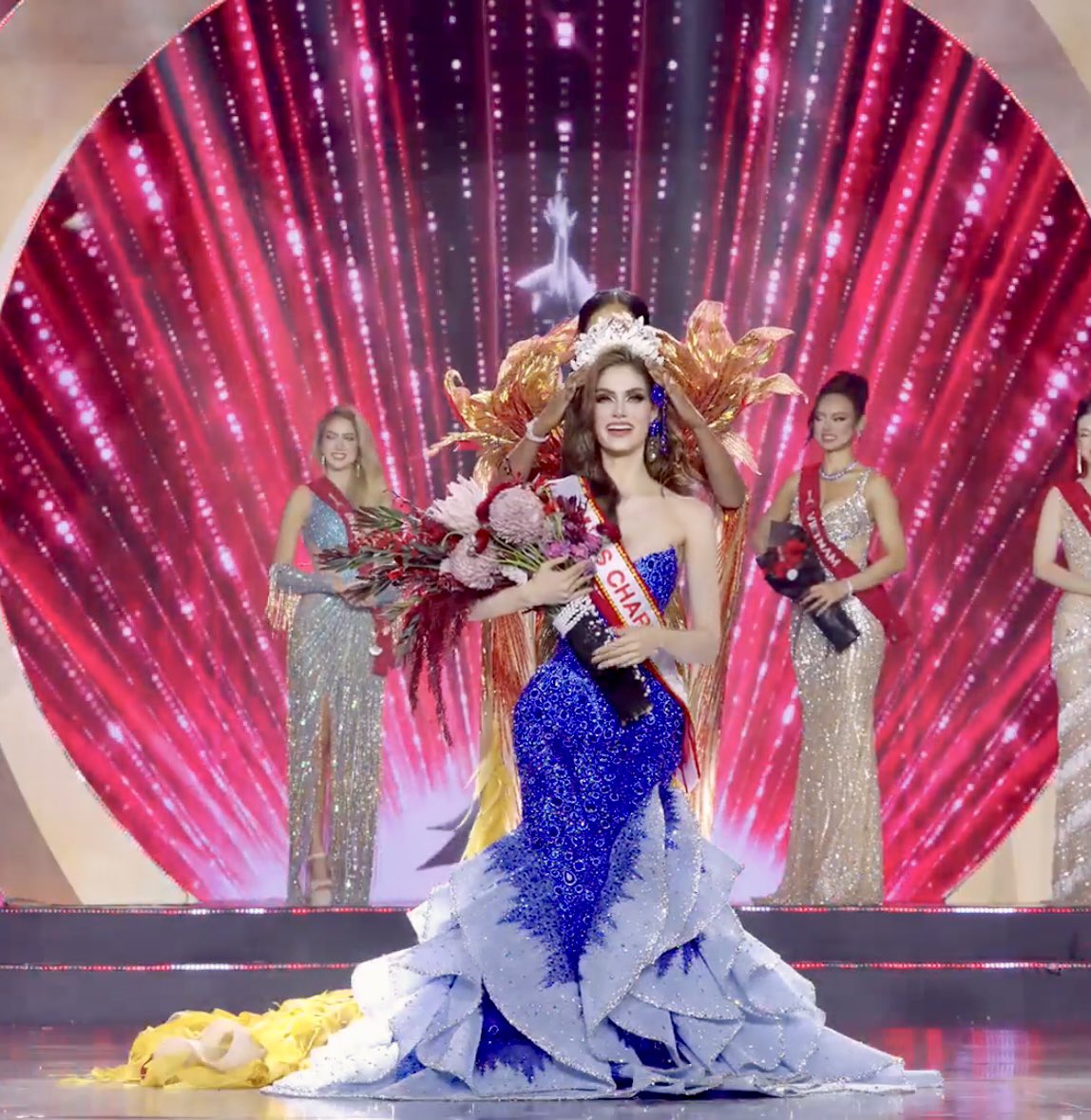 PageantWorld's tweet photo. Miss Venezuela, Anna Blanco is Miss Charm 2025. Congratulations! ๐ป๐ช
1st Runner-up is Miss Charm Germany ๐ฉ๐ช
2nd Runner-up is Miss Charm Indonesia ๐ฎ๐ฉ
#misscharm #misscharm2025 #pageant #pageantqueen #pageantworld https://t.co/wkThGUQzcF