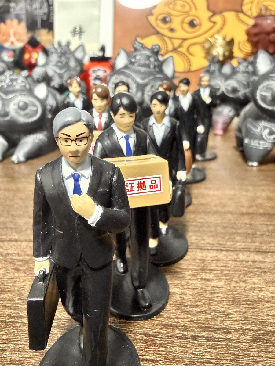 たまに見かける度ちょこちょこ回してたらついに証拠品持ち出てくれた📦
ようやくガサ入れの成果が出せて誇らしげですな😊

#妄想工作所