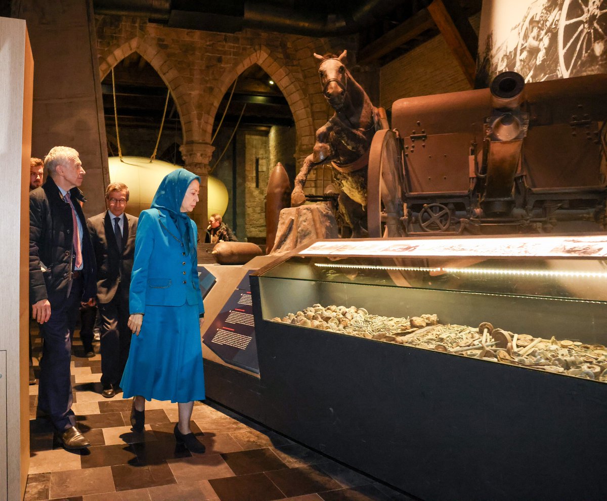 Maryam_Rajavi_F's tweet image. Ma visite au musée In Flanders Fields, n'était pas seulement une simple visite pour moi. À chaque pas, à chaque image, à chaque son, j'ai ressenti la douleur et l'espoir des personnes qui ont combattu et sont mortes ici il y a cent ans. Dans les salles de ce musée, règne un