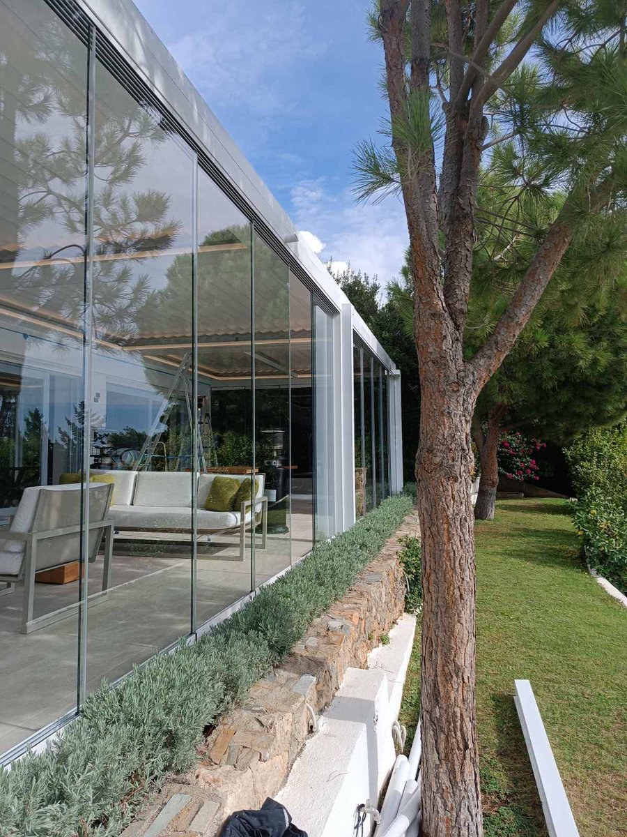 cospicon's tweet image. Ζήστε τον εξωτερικό σας χώρο… όλο το χρόνο!
Βιοκλιματική πέργκολα CospiBio και  επάλληλα κρύσταλλα CospiEpal,
ρυθμιζόμενες περσίδες για προστασία από ήλιο &amp;amp; βροχή , και επάλληλα κρύσταλλα για προστασία από αέρα &amp;amp; βροχή!
#cospicon #cospico #βιοκλιματικηπεργκολα #περγκολα