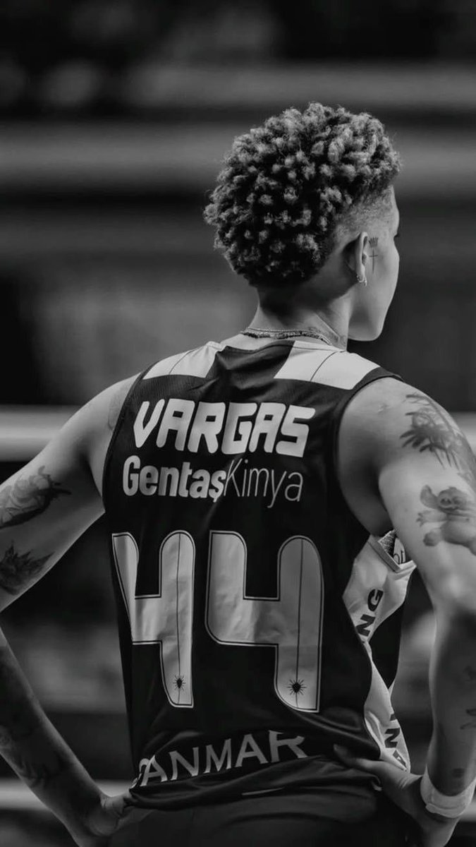 Bir tane düzgün koçu, yöneticisi olmadı
“Fb benim bildiğim en büyük ailemdir” dedi
Defalarca teklif geldi daha iyi ve sistemli bir takımda oynamayı reddetti
38 derece ateşle, sakat omzuyla kupa kazandırdı
Bizim en büyük şansımız Eda’dan sonra Vargas’tır, ite köpeğe yem etmeyiz!