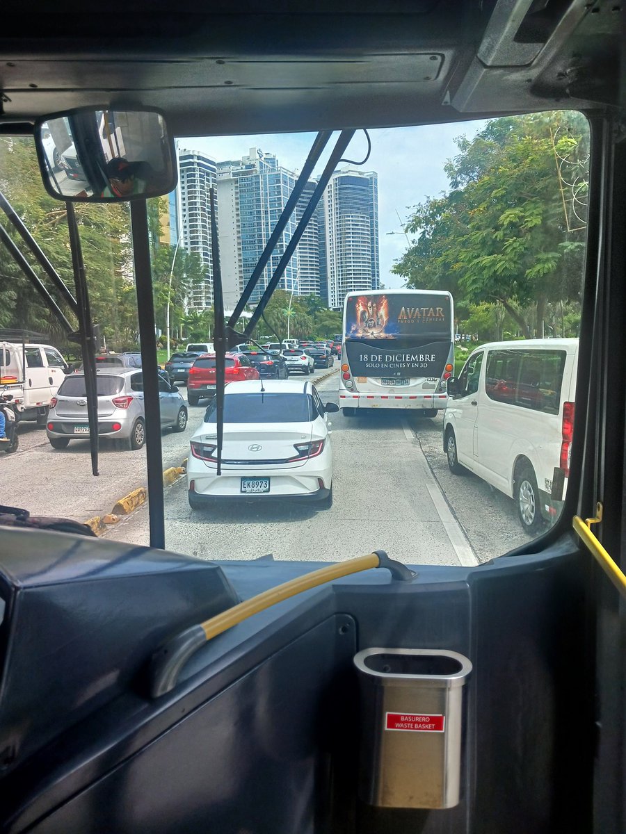 Anthels's tweet photo. @ATTTPanama pilas, todos los días es esto, autos de todo tipo en el carril exclusivo de buses! https://t.co/qH3e1bA20g