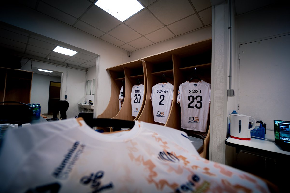 usldunkerque's tweet photo. Le vestiaire est ready 👕✅
#TeamUSLD https://t.co/twYxjvvVpv
