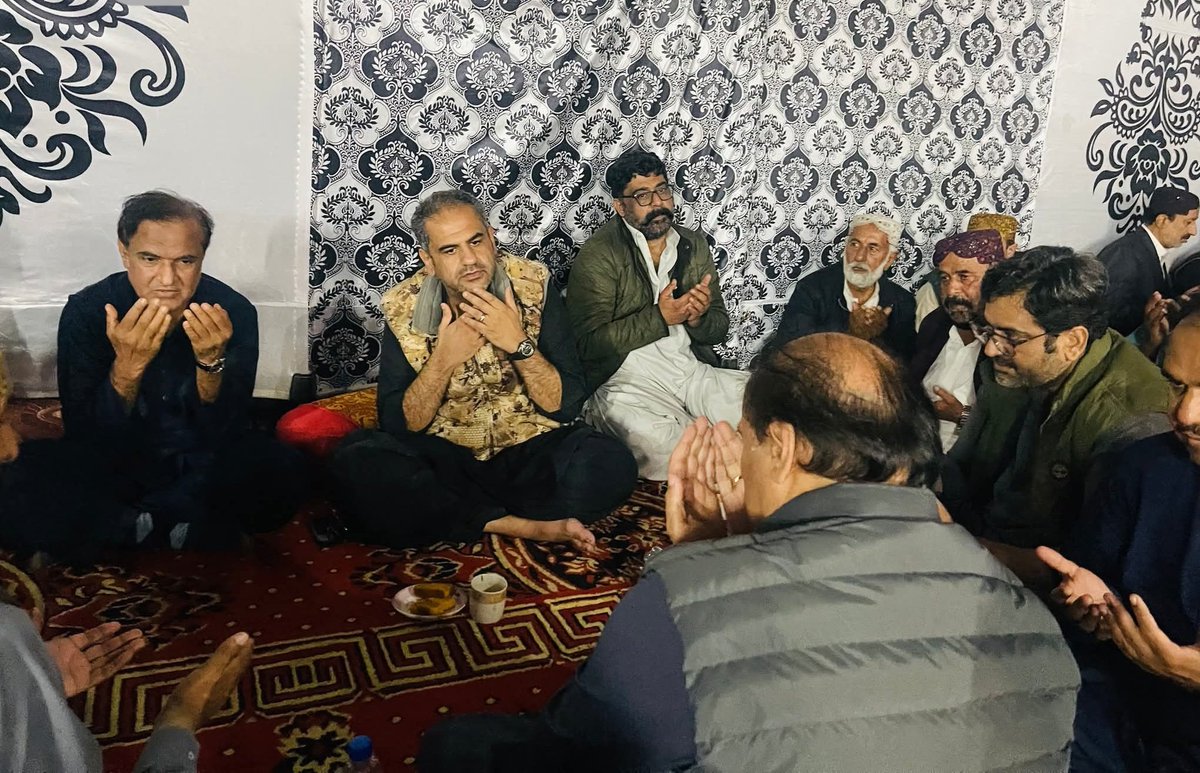 پيپلز پارٽي ڳواڻ سندھ رکن اسمبلي غيبي نوابزادھ برھان خان چانڊيو صاحب  ڊي آء جي  محمد يونس چانڊيو  صاحب سان سندن جي والدا ماجدا وفات تي تعزيت ڪئي