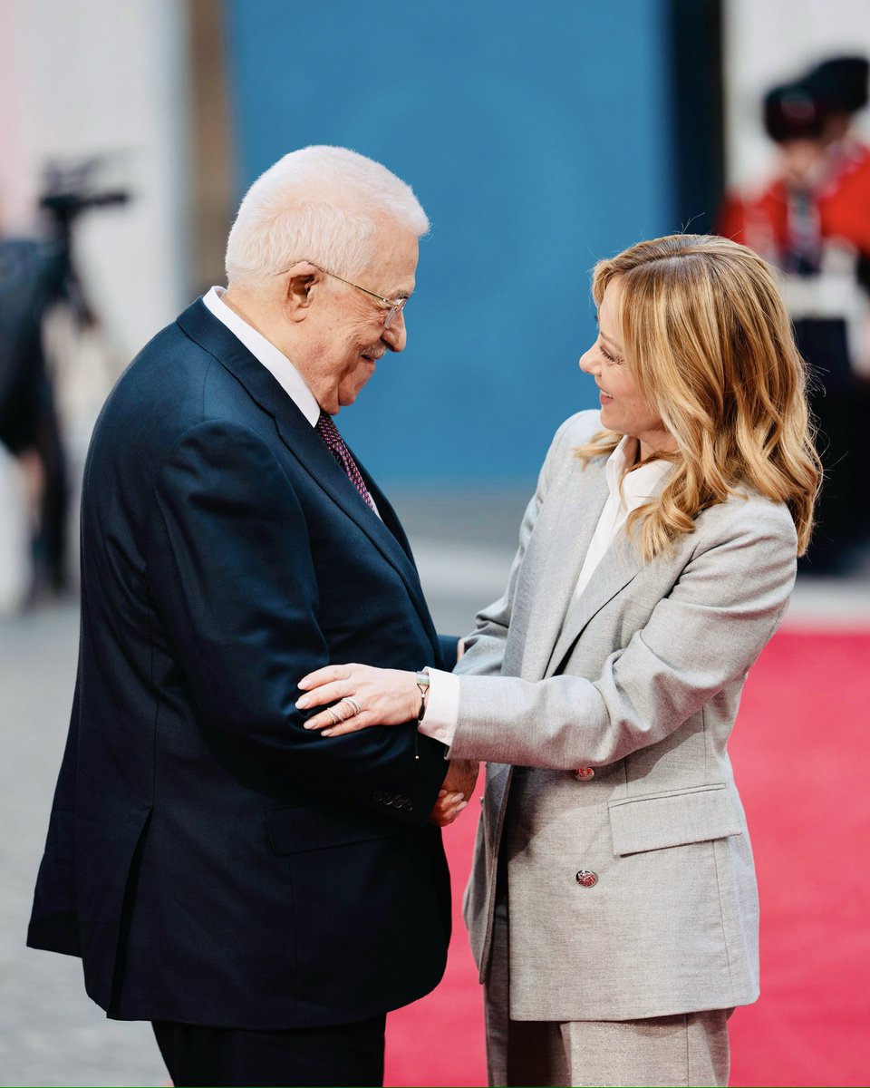 Oggi a Palazzo Chigi ho ricevuto il Presidente della Palestina, Mahmoud Abbas.

Abbiamo discusso gli ultimi sviluppi nella regione e in particolare la necessità di consolidare il cessate il fuoco a Gaza attraverso la piena attuazione del Piano di Pace del Presidente Trump.

Ho