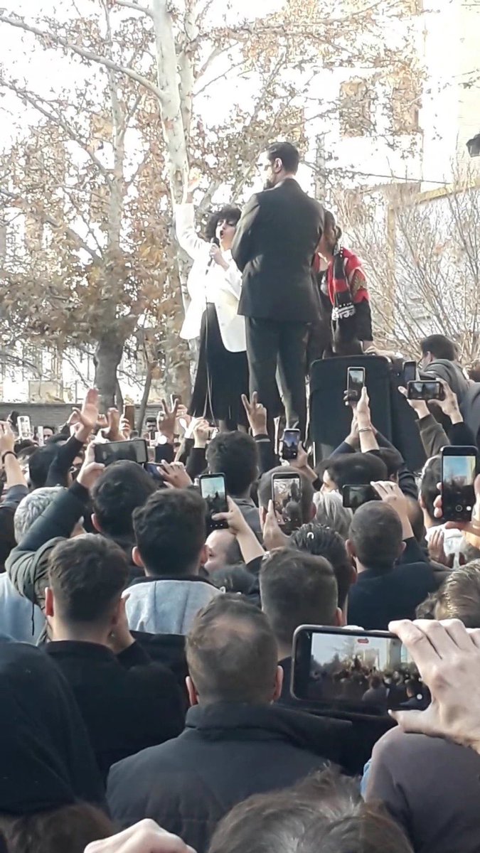 ArianArian00's tweet image. زنان ایران خیلی شجاعن