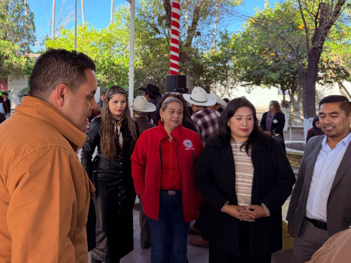 Nuestro Dirigente Estatal <a href="/tonomorales_7/">Toño Morales</a>, asiste a la ceremonia del 95 Aniversario del Ejido Carlos Real,del municipio de Lerdo, Dgo. 🤠

Celebrar las tradiciones y festividades, es lo que nos permite conservar nuestra identidad.

¡Felicidades a los habitantes de este poblado! 🎊