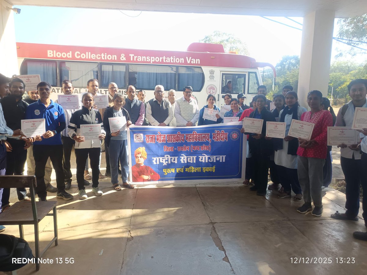 RBGC_NSS's tweet photo. @RBGC_NSS  मंडीदीप, रायसेन की #राष्ट्रीय_सेवा_योजना एवं जिला स्वास्थ्य विभाग/ब्लड बैंक के सहयोग से स्वैच्छिक रक्तदान शिविर आयोजित किया गया। कुल 17 विद्यार्थियों,शिक्षकों व स्टाफ सदस्यों ने उत्साहपूर्वक रक्तदान किया। रक्त दाताओं को प्रमाणपत्र प्रदान किए गए। #nss
#blooddonationcamp https://t.co/YH9wOBEKMX