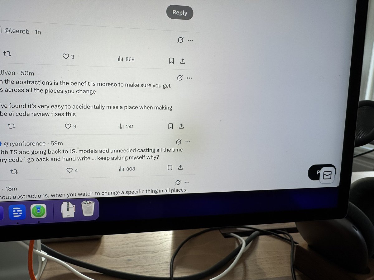 Une tache trouble est apparue aujourd'hui sur mon écran Pro Display XDR, une mise à jour du modèle devrait donc être imm