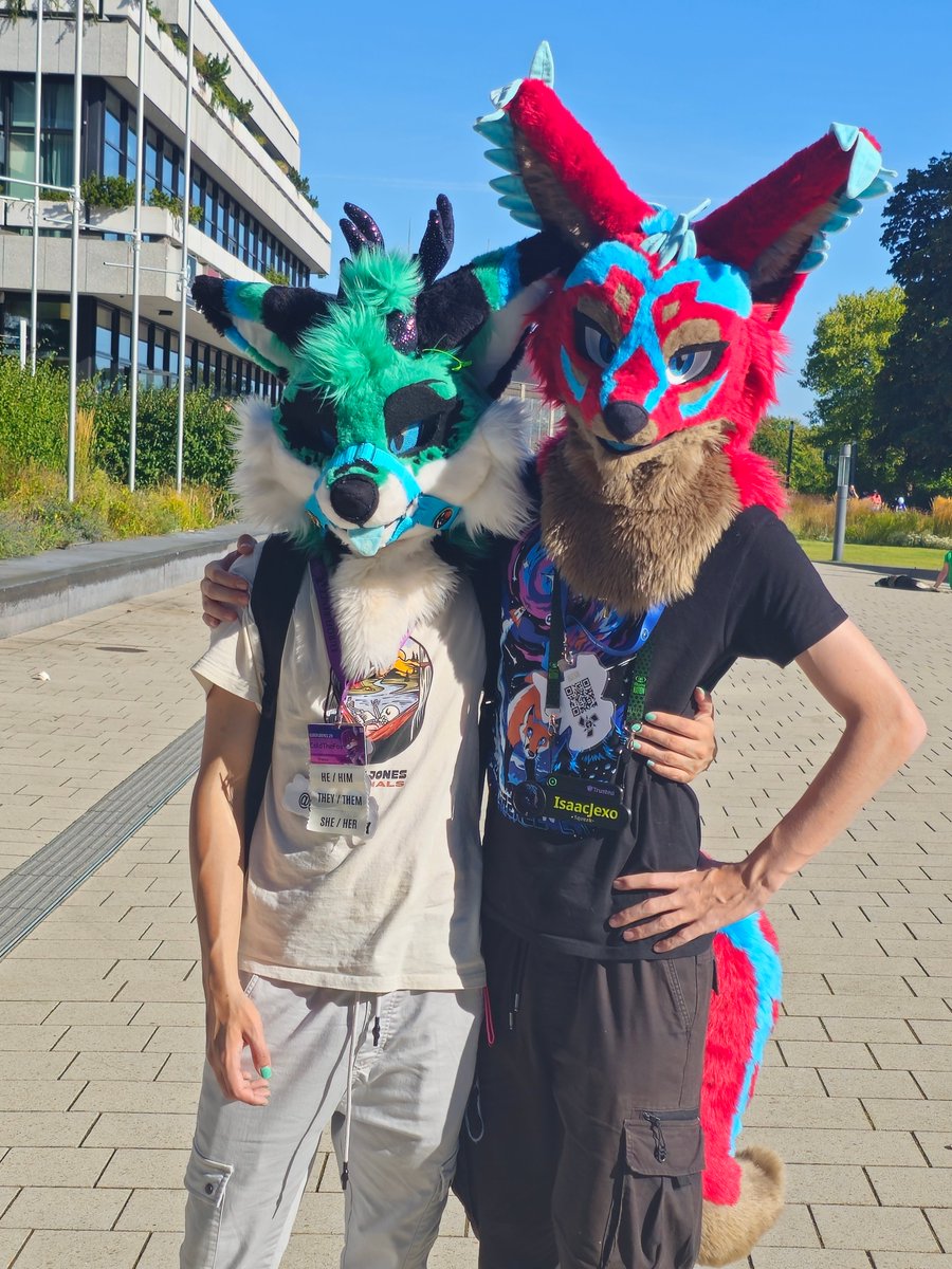 IsaacJexo's tweet image. Found a @ColdTheFox x3

#FursuitFriday 

🧵@HFursuitFabric