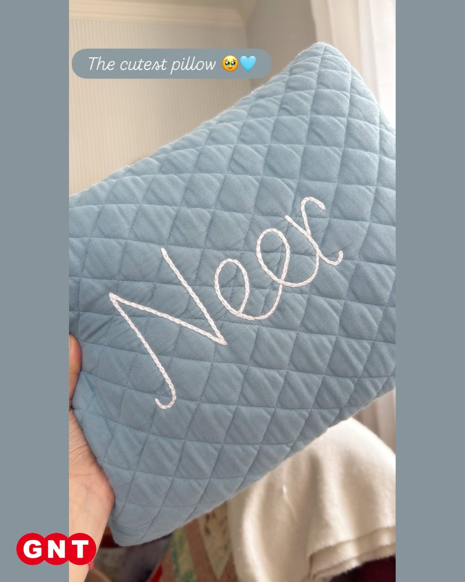 GoodNewsToday's tweet image. क्यूटनेस ओवरलोड! परिणीति चोपड़ा ने दिखाई बेबी नीर के खास तकिए की तस्वीर।

#ParineetiChopra #BabyBoy #Mother #Son #Neer #Bollywood