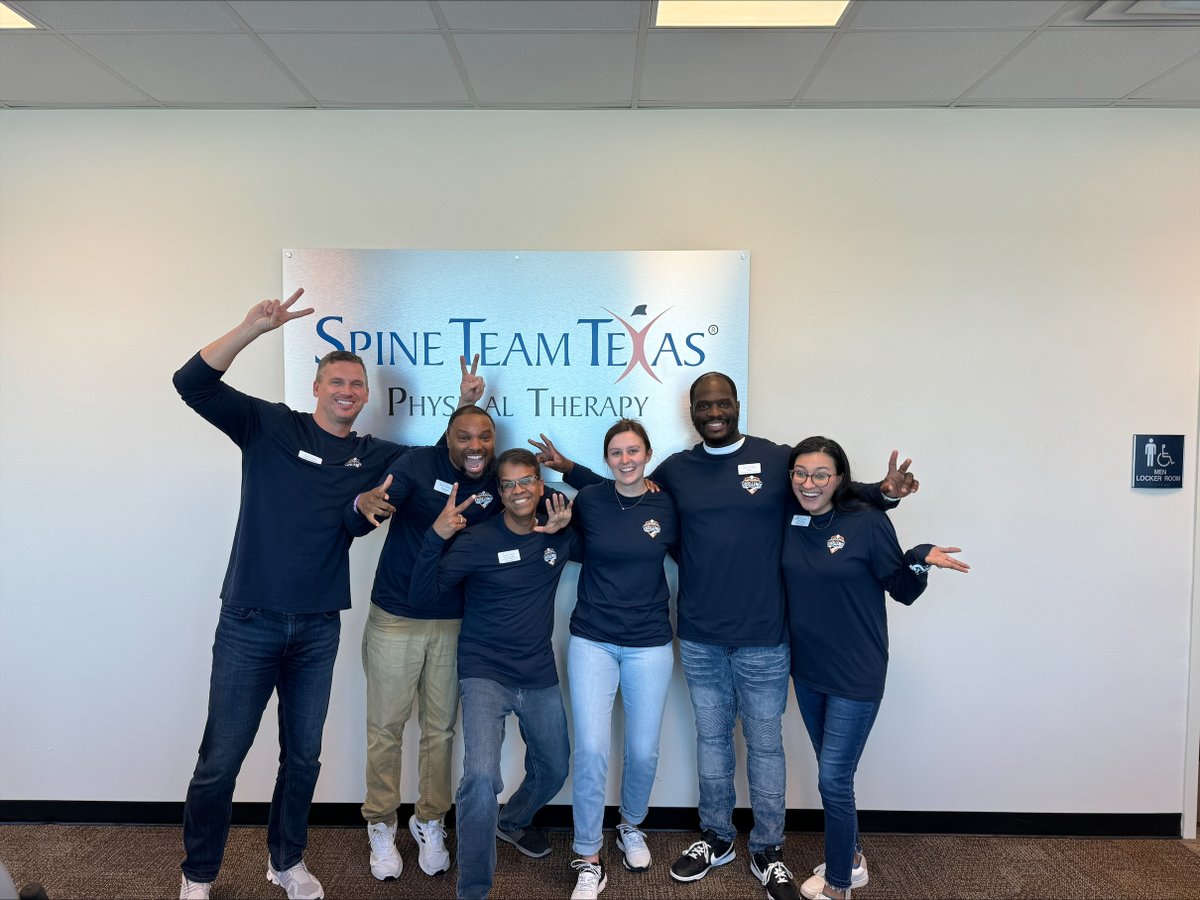 SpineTeamTexas's tweet photo. Week = wrapped! Spine Team Texas wishes everyone an even better weekend ahead. ✌️💙 https://t.co/6ozbc8Pg3E