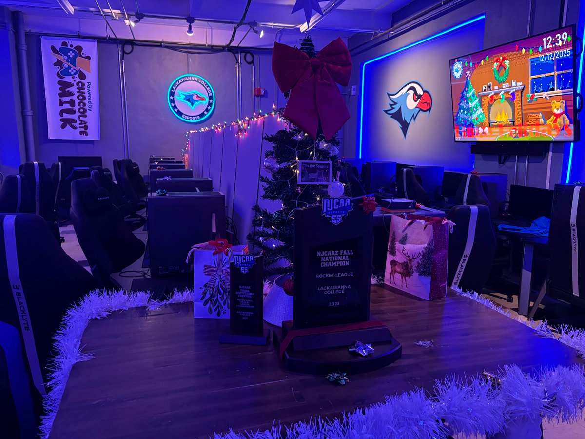 PlayLCesports's tweet photo. Tis the season ����🎅

#NJCAAEFrostFest
@NJCAAe https://t.co/xf0wL2zgP0