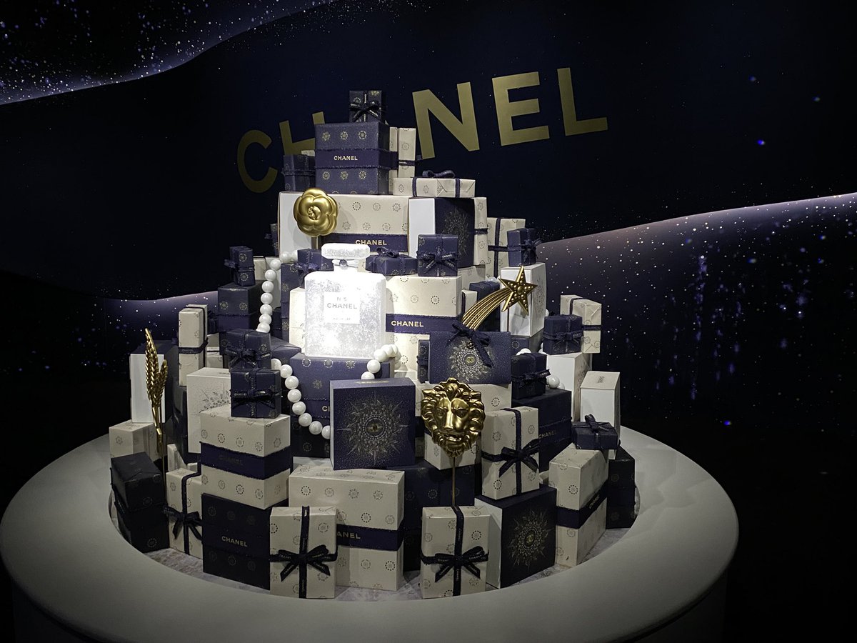 冷たい強風の中、仕事帰りにCHANELのポップアップへ✨ 素敵な空間を見