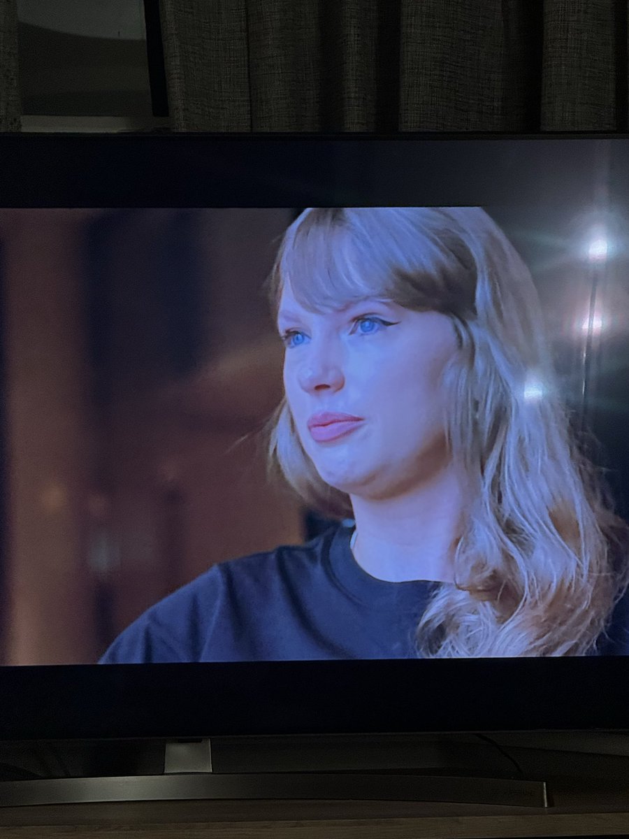 14 mins in and I’m crying #erastourdocuseries