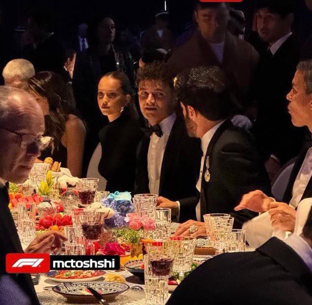 ln4norris's tweet photo. HE HAS TO SUFFER AT DINNER TOO???? https://t.co/LQODNWaTYy