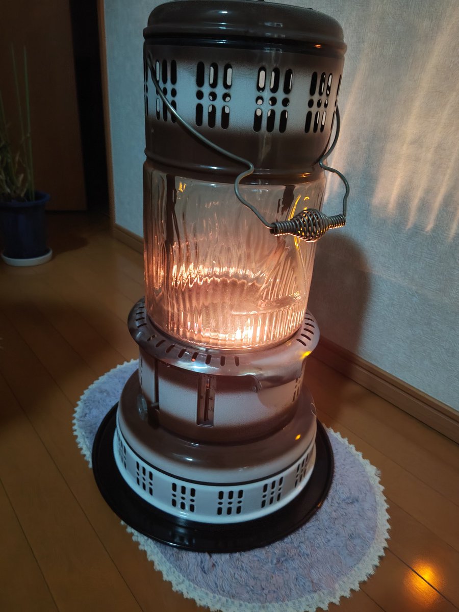 室内たき火？…揺らめく炎
素敵なストーブ😆
この季節のお楽しみ❤️