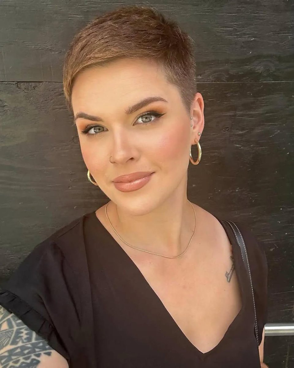 ElinaMia34's tweet image. My husband said I look "awful, like a man" because of my pixie cut. 😔 I love it and felt empowered, but his reaction has me second-guessing... Is it really that bad? 😢
